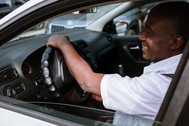 Navigating Cab Etiquette: Tips for a Smooth Ride